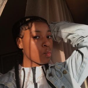 Meet your Posher, Monique